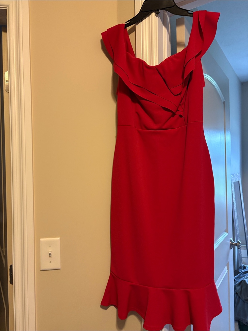 Elegant Red Ruffle-Trim Sheath Dress
